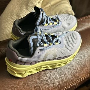 On Cloud Monster sneakers